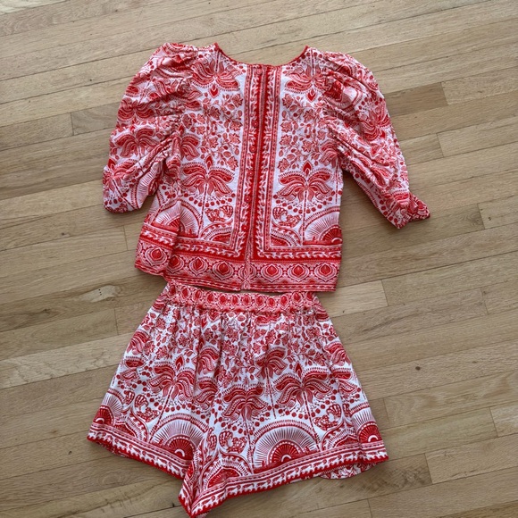 FARM Rio Red and White Patterned Top - Picture 7 of 9